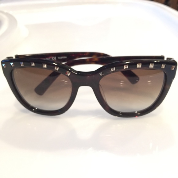 Valentino rockstud sunglasses made in Italy tortoise brown & case main image 13